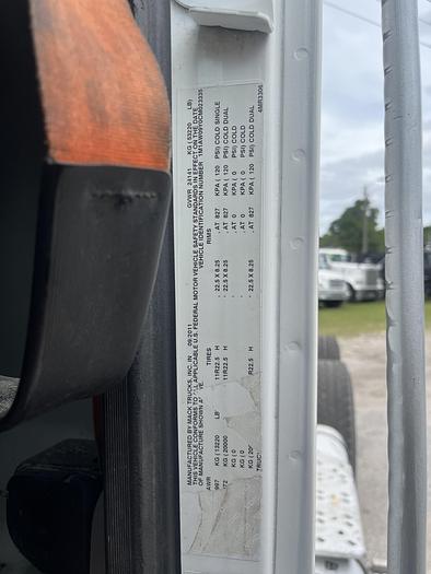 Used 2012 MACK Pinnacle CXU613 Day Cab Road Tractor #5657