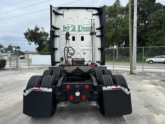 Used 2014 Freightliner Cascadia 125 Evolution Sleeper Truck (CONSIGNMENT)