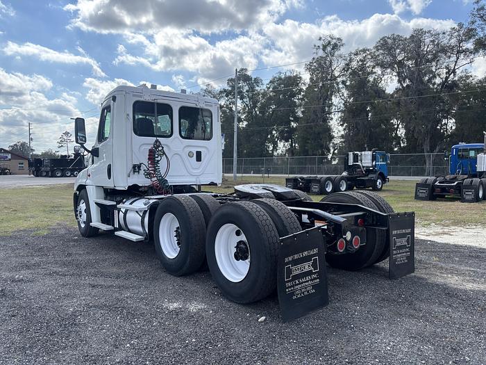 Used 2013 Freightliner Cascadia 125 Day Cab CONSIGNMENT