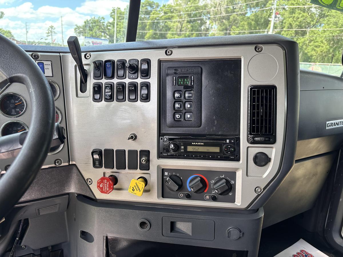 Used 2013 Kenworth T800 Tri-Axle Dump Truck