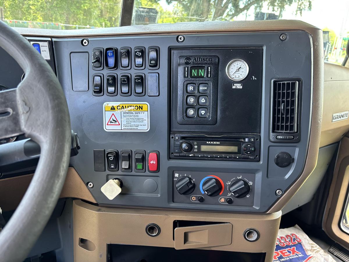 Used 2015 Mack GU813 Tri-Axle Dump Truck T800 Tri-Axle Dump Truck