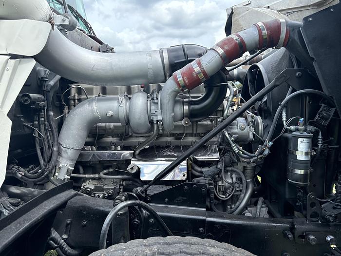 Used 2000 Mack RD688 Tandem-Axle Roll-Off Truck #5689