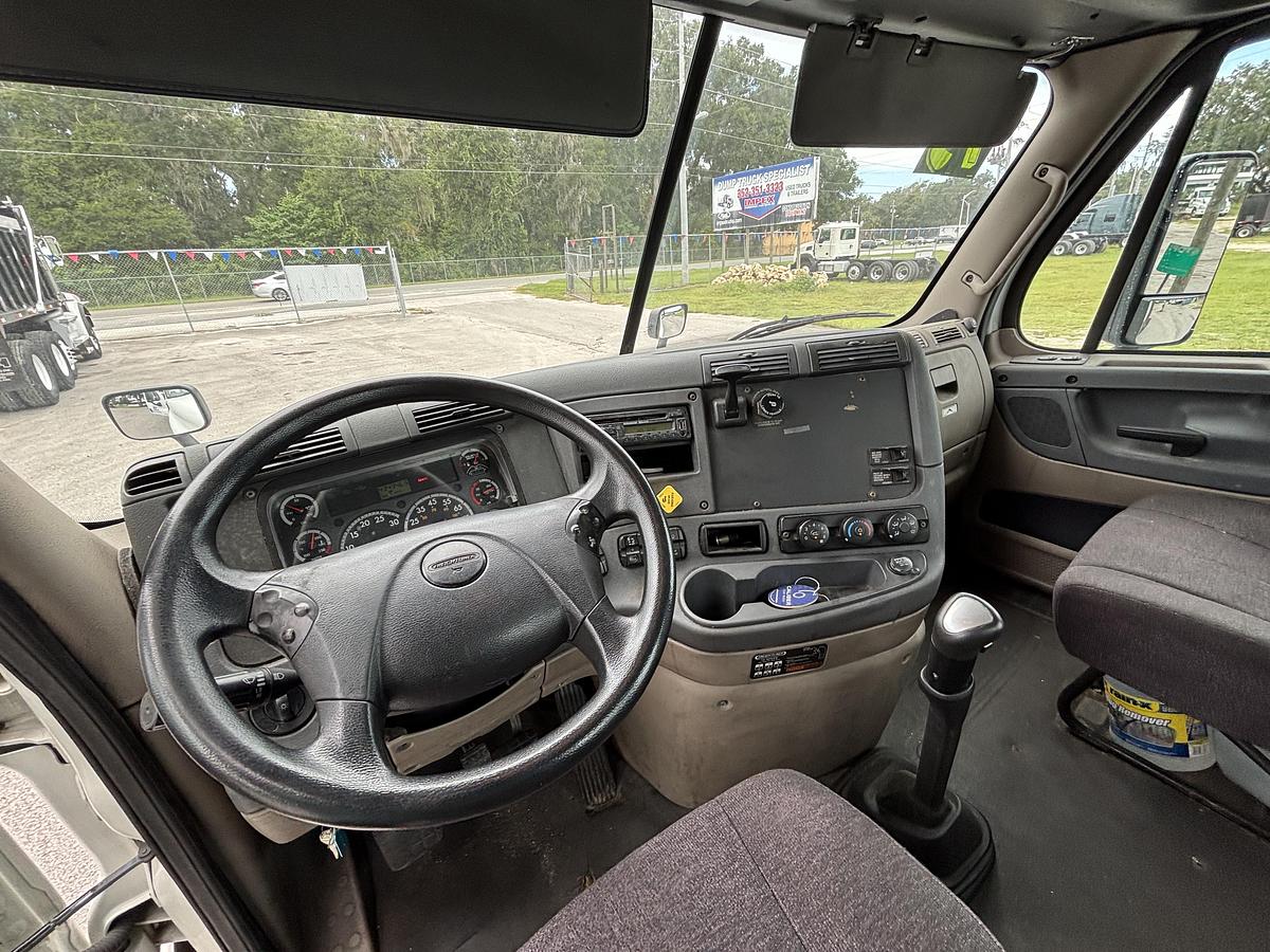 Used 2015 Freightliner Cascadia 125 Day Cab Truck #CONS