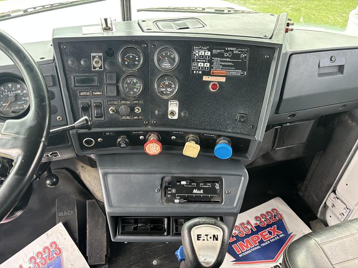 Used 2000 Mack RD688 Tandem-Axle Roll-Off Truck #5689