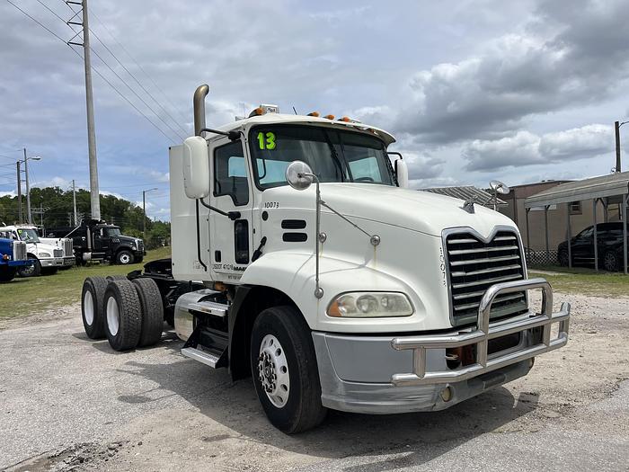 Used 2013 Mack Pinnacle CXU613 Day Cab Road Tractor
