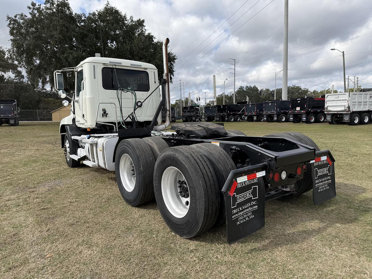 Used 2016 MACK Pinnacle CXU613 Day Cab Road Tractor