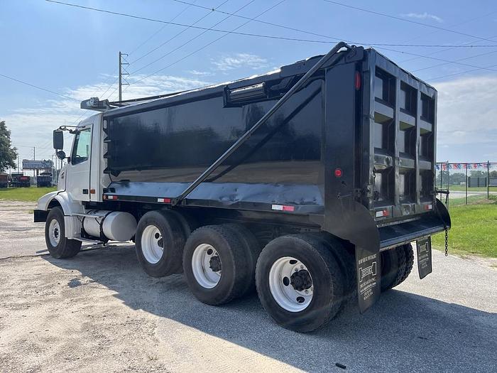 Used 2006 Volvo VHD Tri-Axle Dump Truck #5627