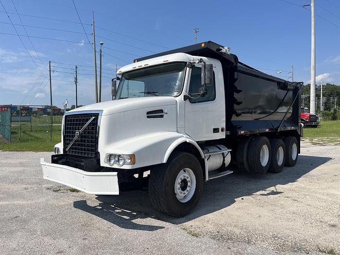 Used 2006 Volvo VHD Tri-Axle Dump Truck #5627