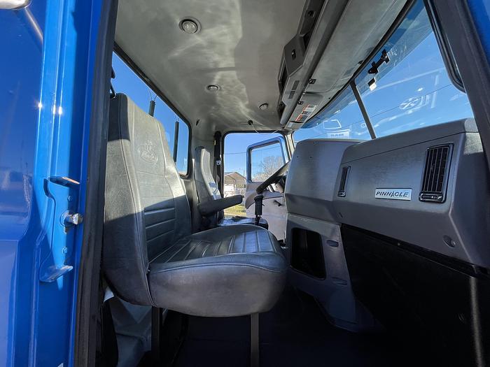 Used 2014 Mack Pinnacle CHU613 Day Cab Road Tractor