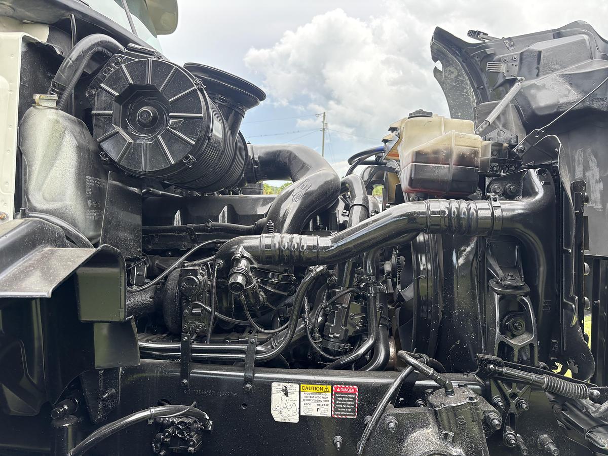 Used 2011 KW T800 Tandem-Axle with Dual-Steer Front Cab & Chassis #5760