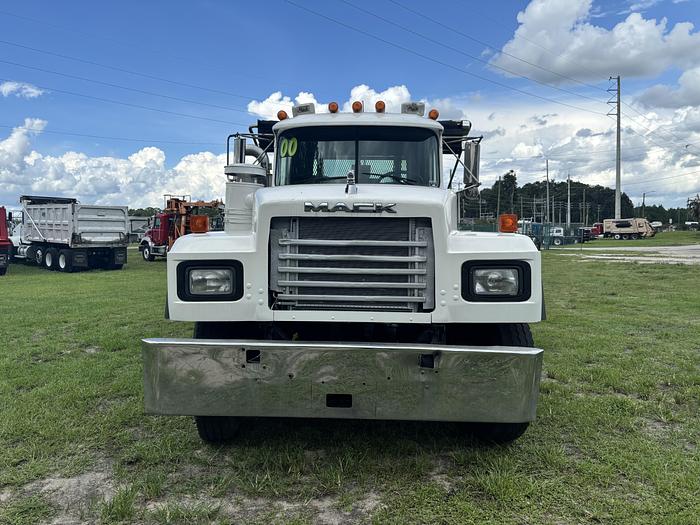 Used 2000 Mack RD688 Tandem-Axle Roll-Off Truck #5689