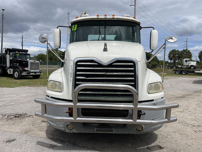 Used 2013 Mack Pinnacle CXU613 Day Cab Road Tractor