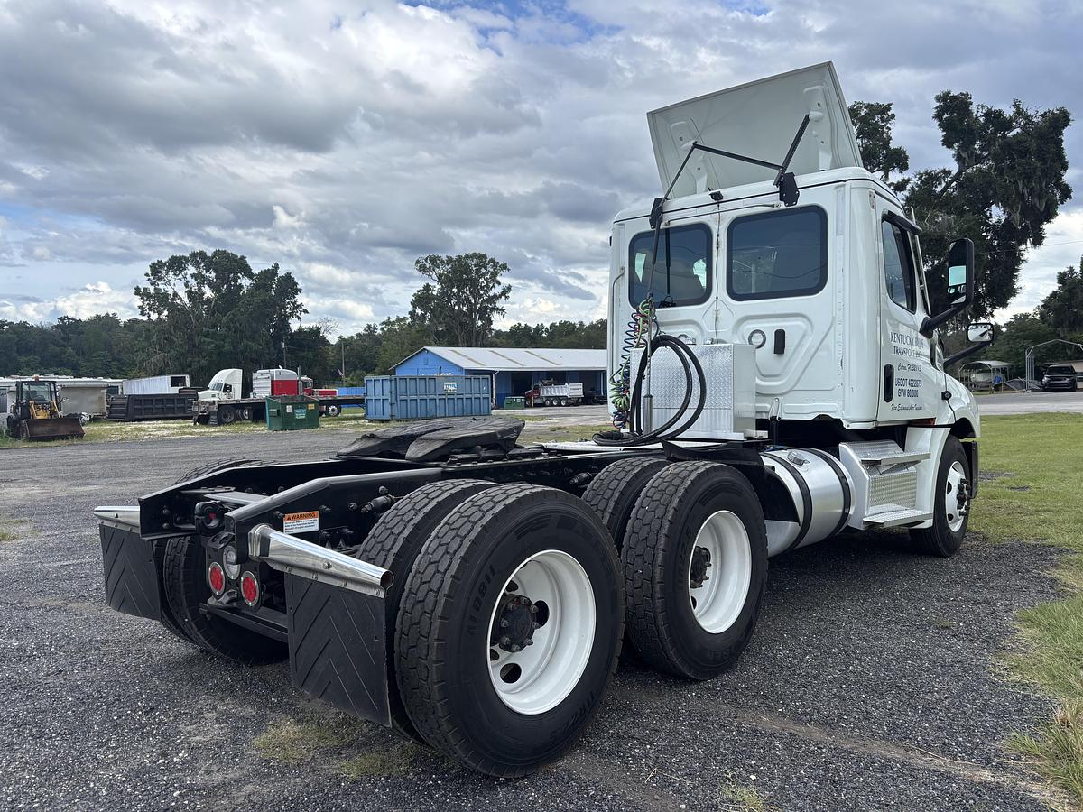 Used 2024 Freightliner Cascadia 126 Day Cab Truck #CONS