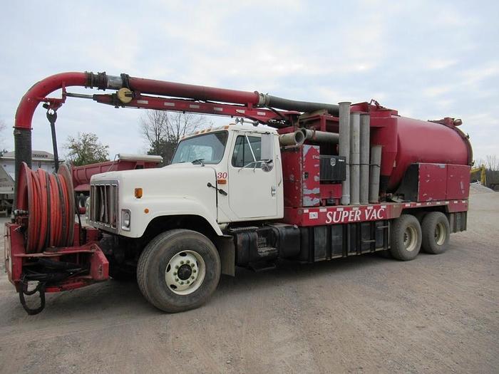 Used 2001 INTERNATIONAL NAVISTAR 2574