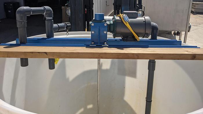 Used TK-15: 500 Gallon Vertical Tank with Mixer