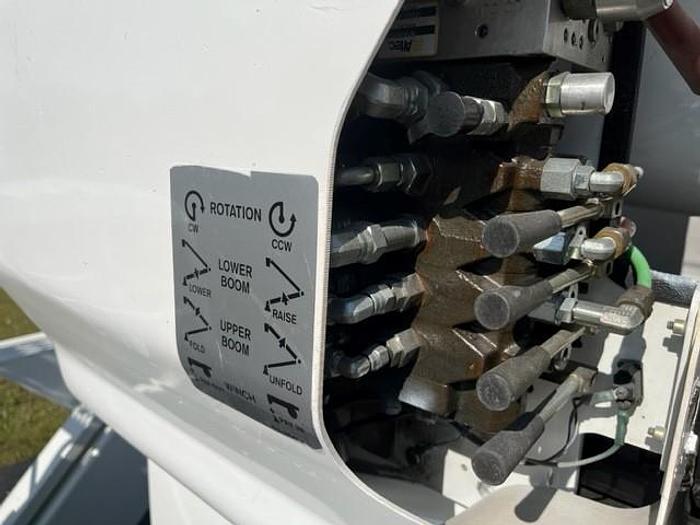 Used Altec AM55-E 60ft Over-Center Bucket Boom on 2009 International 7400 4x4 Utility Truck - C96023