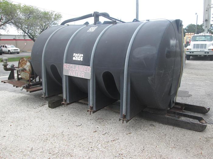 Used 3000 Gallon Poly Tank with Spray Rig