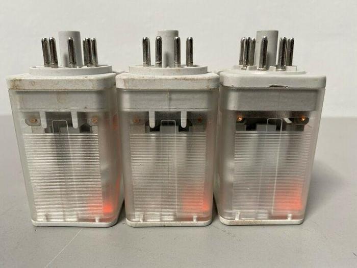 Used Lot of 3 - Allen-Bradley General Purpose Plug-In Relay 700-HA32A1 / HA32Z24