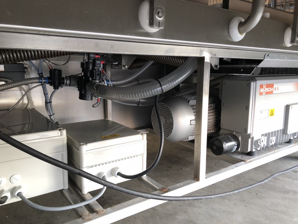 Used Boss double chamber vacuum machine