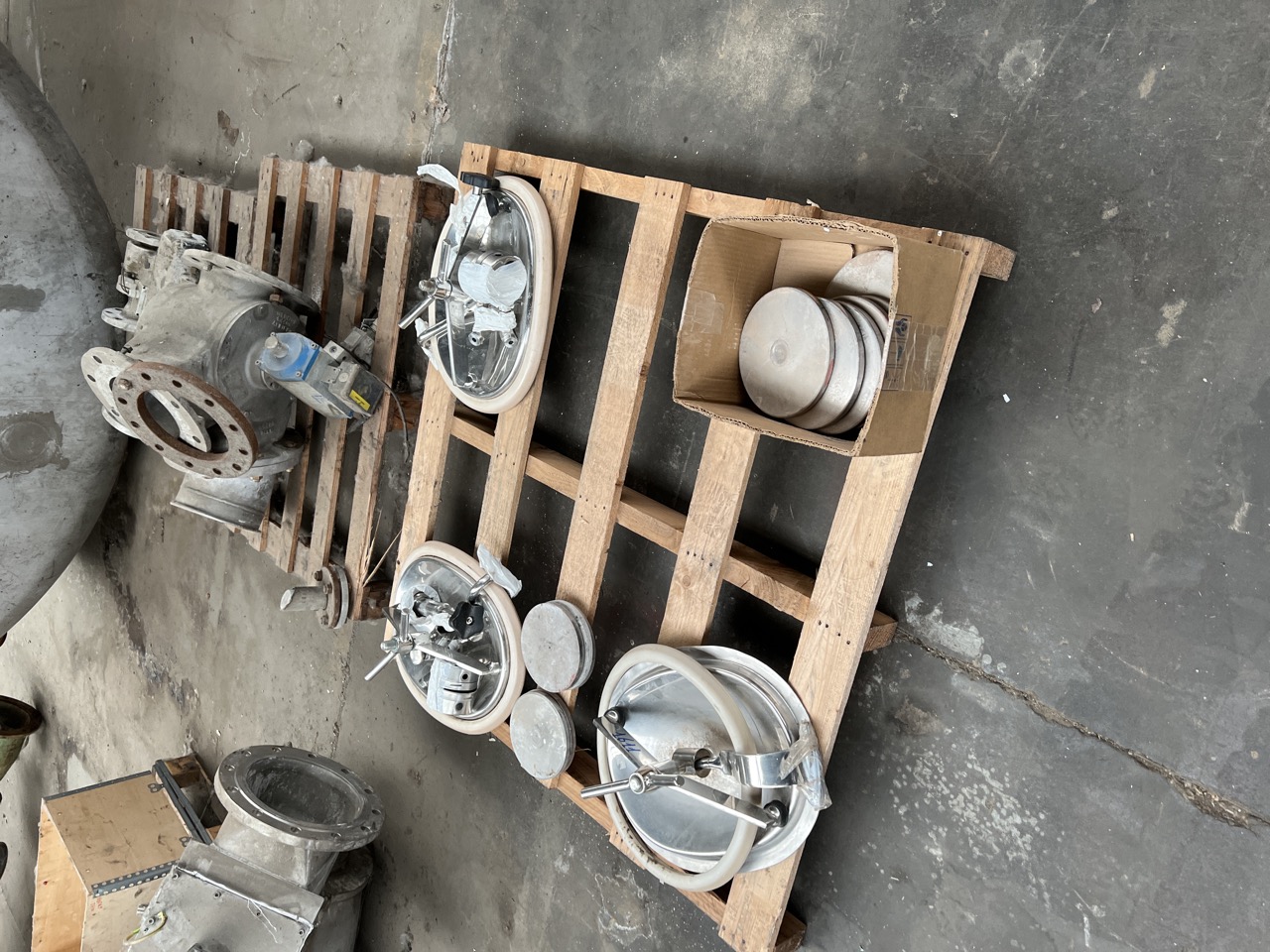 Used Serbatoio verticale 25.900 litri in acciaio inox AISI316