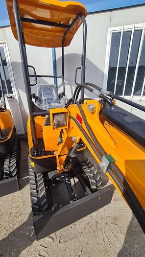 2022 Mini Excavator XN08 - 880 kg.