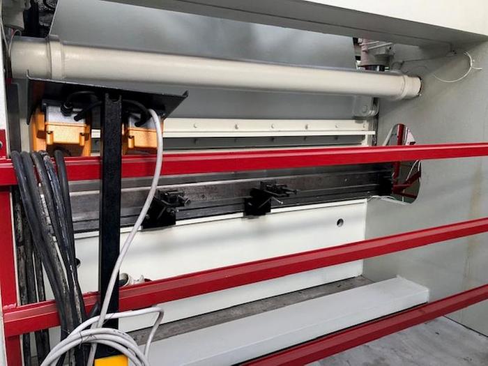Usato PIEGATRICE COMAC IDRAULICA 3000X80 TON