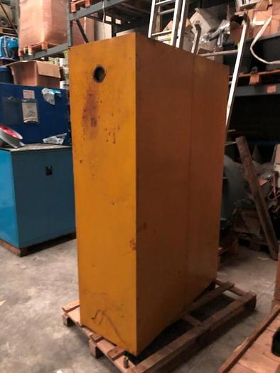 Usato ARMADIO GIALLO