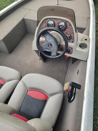 Used 2000 Bass Tracker Pro Team 175