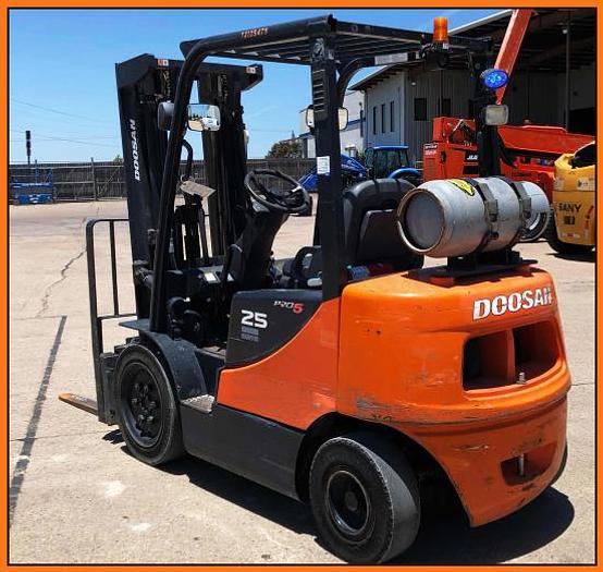 Used 2014 Doosan G25E-5 Forklift, Propane, Triple Mast w/Side-Shift, Pneumatic Tires, 5K Capacity