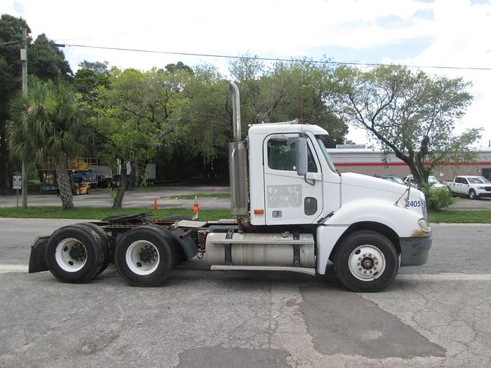 Used 2004 Freightliner Twin Screw Semi