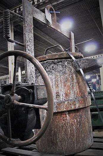 Used MODERN LIP POUR LADLE