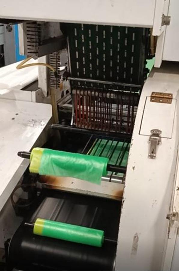 Used (visible in production) 2012 HEMINGSTONE HM-1250MSR+IL - Machine for drawtape garbage bag on roll, flat bottom; side seal.