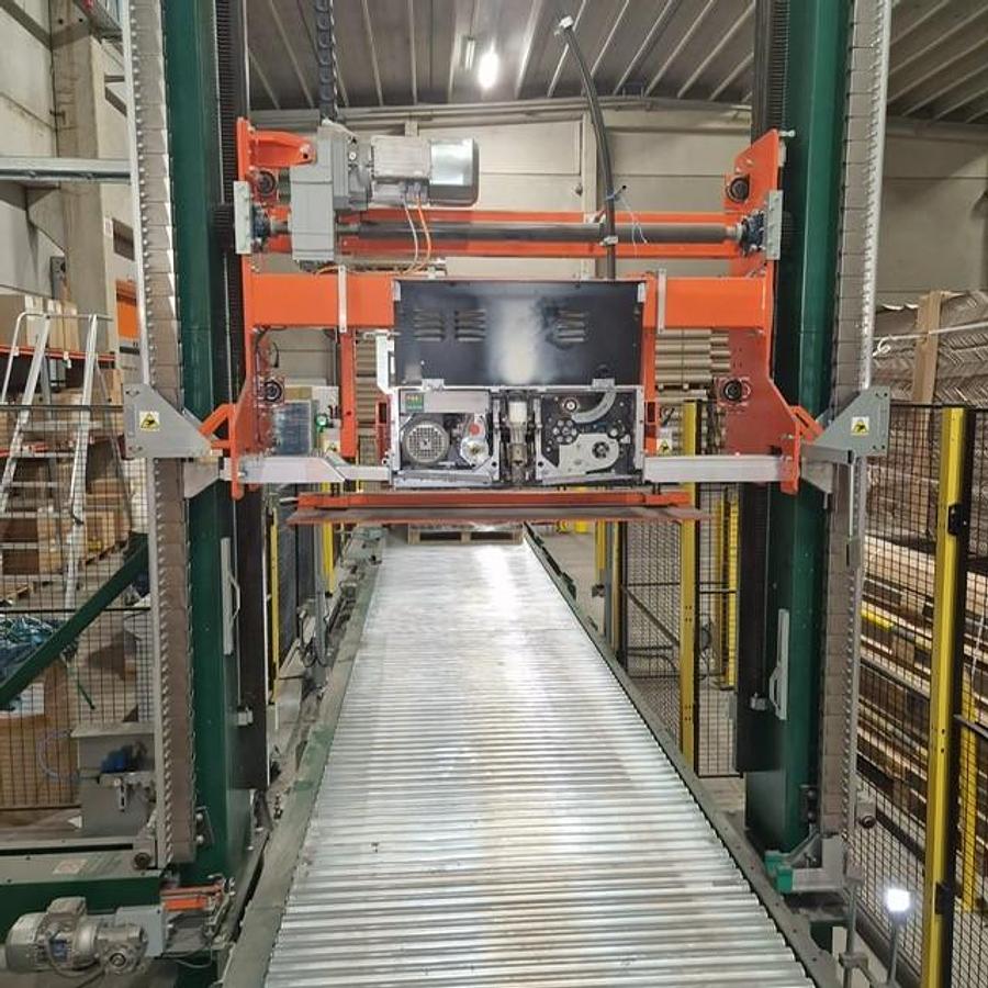 Used (assembled but no longer visible in production) 2019 Vertical strapping machine from OMS type 08RP with TR1400 strapping head