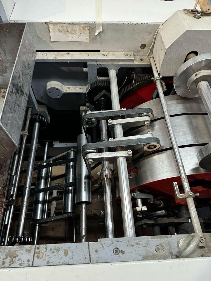 Used (visible in production) 2015 FANGBANG / JIANSHE  Sheet-Fed Paper Boutique Bag Making Machine  Model: ZD-QFP14B