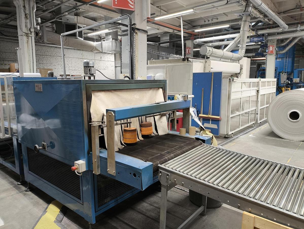 Used (visible in production) 1999 FABIO PERINI 702G tissue slitter rewinder + 2003 MACDUE shrink-wrapping machine | for production and packaging of AFH/industrial tissue rolls