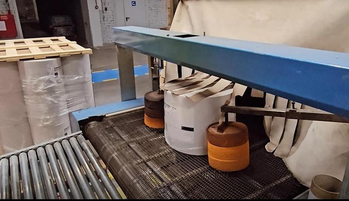 Used (visible in production) 1999 FABIO PERINI 702G slitter rewinder + 2003 MACDUE packaging line | for production and packaging of tissue rolls