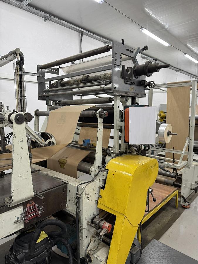 Used (visible in production) HOLWEG RS2 | Flat and gusseted paper bag making machine witn in-line flexo