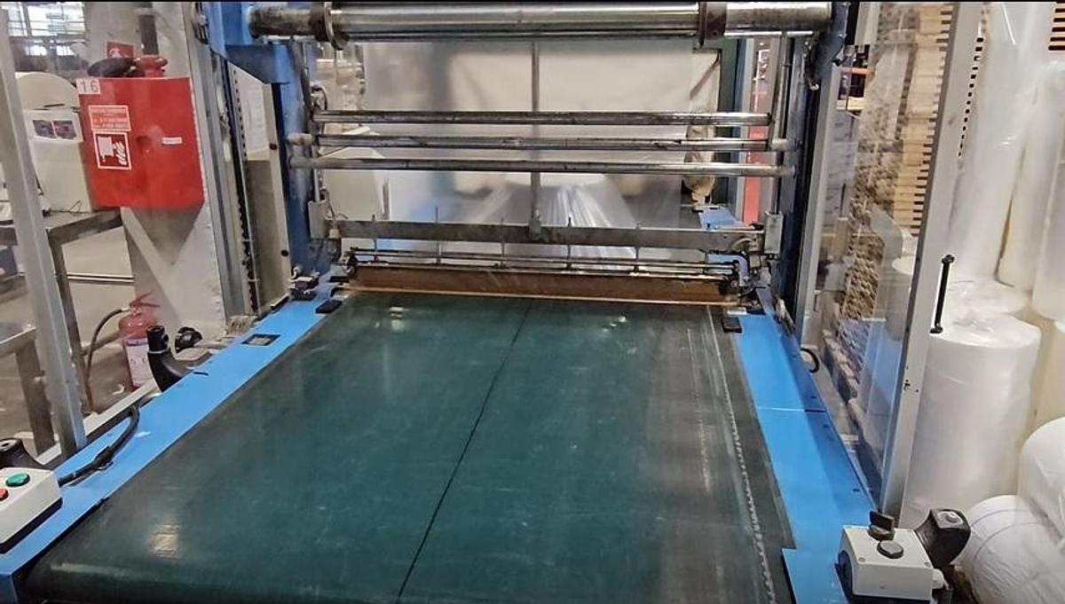 Used (visible in production) 1999 FABIO PERINI 702G slitter rewinder + 2003 MACDUE packaging line | for production and packaging of tissue rolls