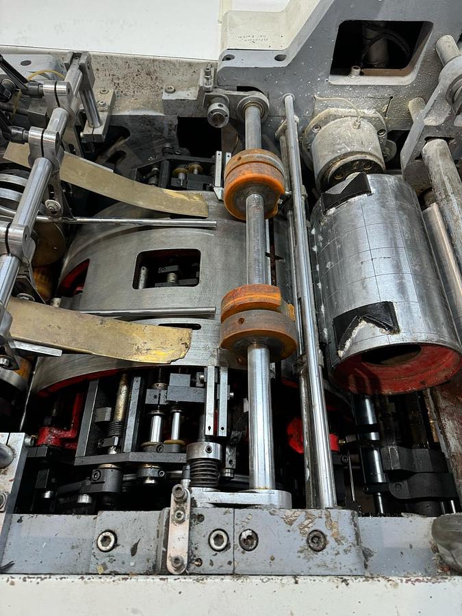 Used (visible in production) 2015 FANGBANG / JIANSHE  Sheet-Fed Paper Boutique Bag Making Machine  Model: ZD-QFP14B