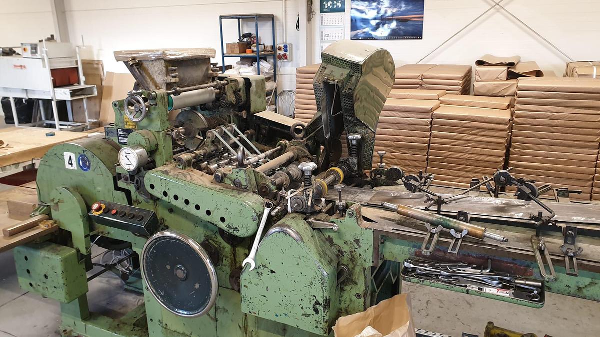 Used (visible in production) Fischer and Kecke Maxima 31 + WH QMS 992  flexo printer ( Flat & Satchel bag machine )