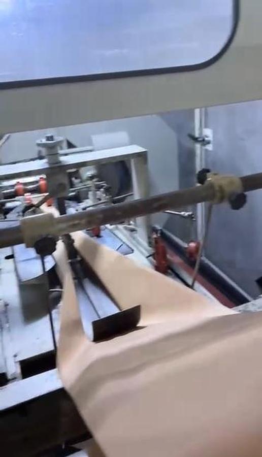 Used (visible in production) 1997 MANZONI Seriana 31 | V bottom paper bag making machine