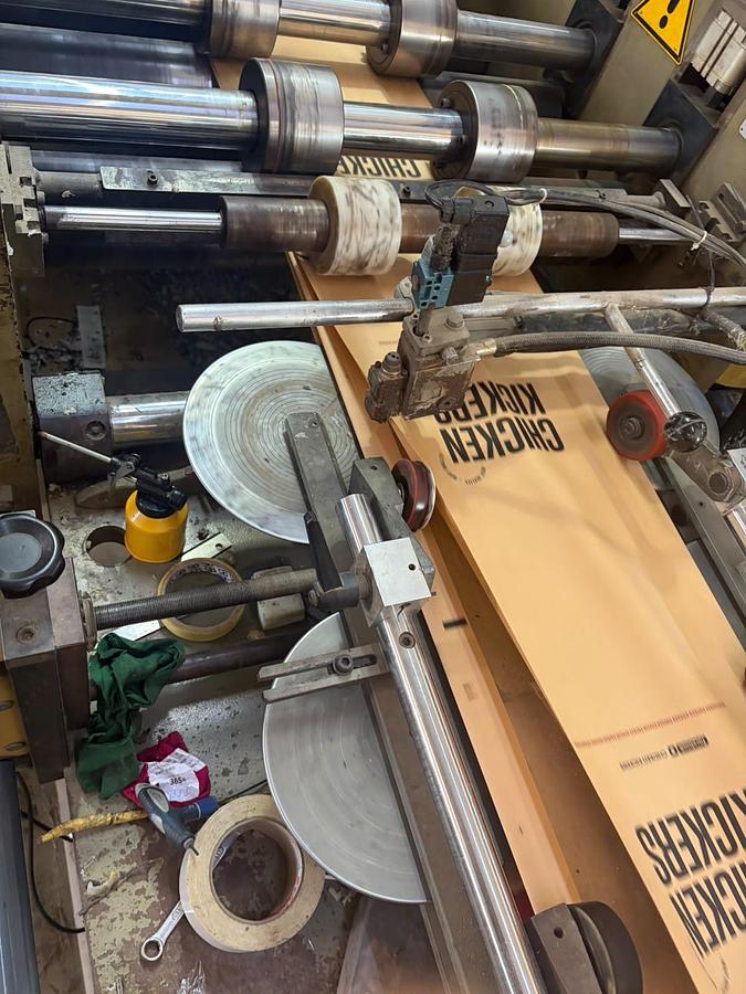 Used (visible in production) 2001 CURIONI SUN MASTER 540 - square bottom paper bag making machine with twisted handles unit