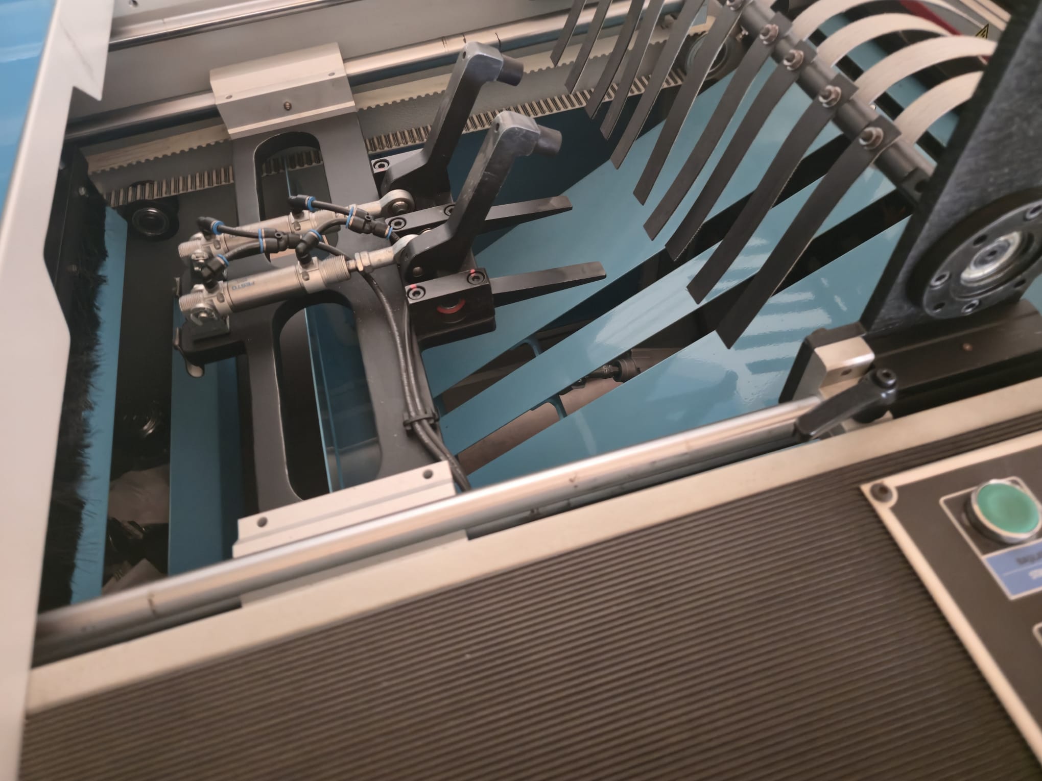 Used GÜRÇELİK ARLAS 500-T | T-Shirt Bag Cutting Machine (year 2022 but never used / like new)