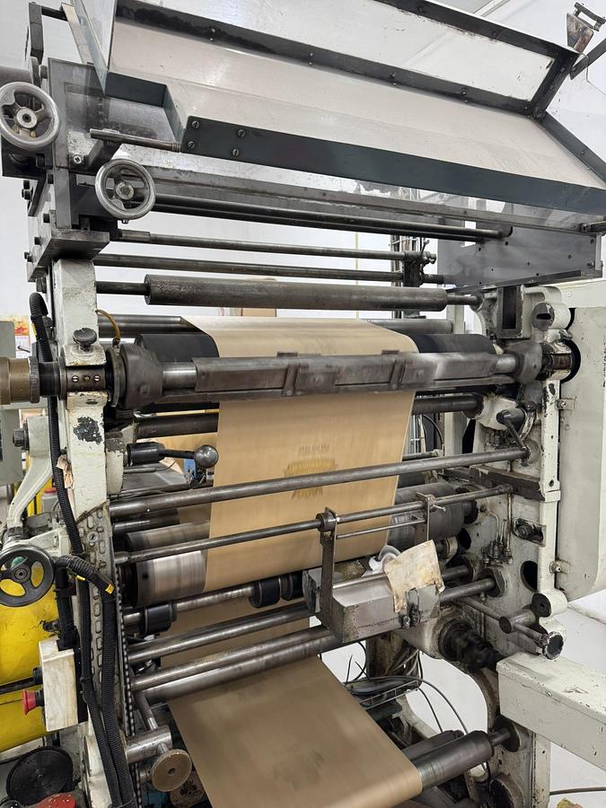 Used (visible in production) HOLWEG RS2 | Flat and gusseted paper bag making machine witn in-line flexo