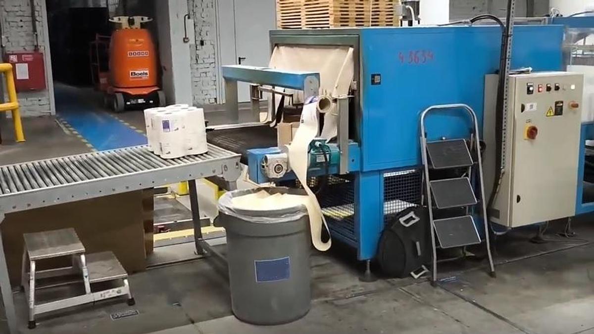 Used (visible in production) 1999 FABIO PERINI 702G slitter rewinder + 2003 MACDUE packaging line | for production and packaging of tissue rolls