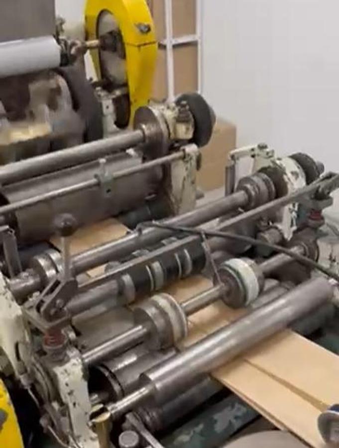 Used (visible in production) HOLWEG RS2 | Flat and gusseted paper bag making machine witn in-line flexo