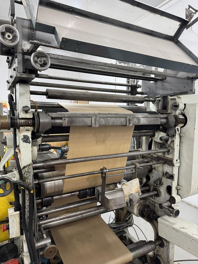 Used (visible in production) HOLWEG RS2 | Flat and gusseted paper bag making machine witn in-line flexo