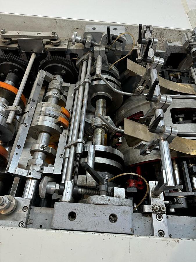 Used (visible in production) 2015 FANGBANG / JIANSHE  Sheet-Fed Paper Boutique Bag Making Machine  Model: ZD-QFP14B