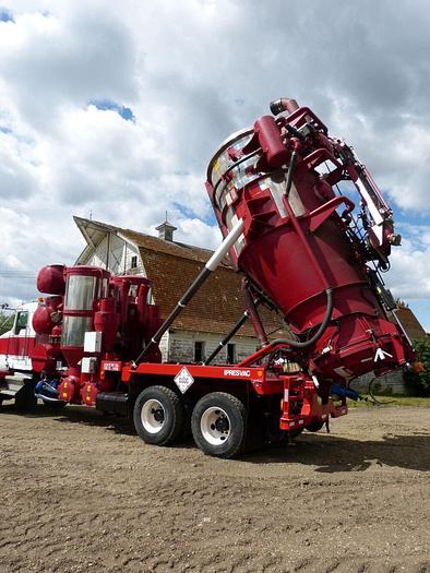 Used RARE HI RAIL INDUSTRIAL HYDROVAC 2001 KENWORTH 