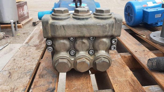 Used Pump, Piston, Cat Pumps, Mdl 3537, Plunger, 1.5" #S744186